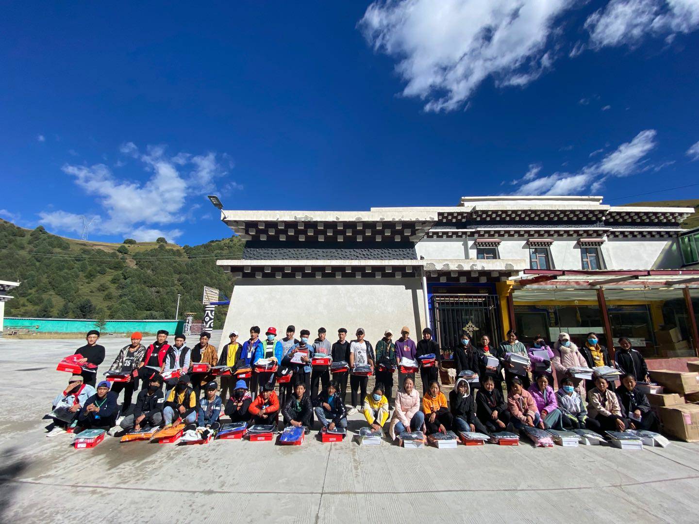 易游网页版-易游(中国)公益回顾丨家国同欢月同圆 温暖满载甘孜州(图8) 易游网页版-易游(中国)公益回顾丨家国同欢月同圆 温暖满载甘孜州(图8)